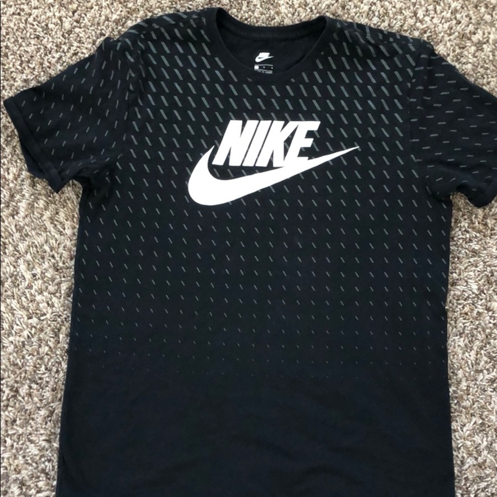 Men’s Nike shirt